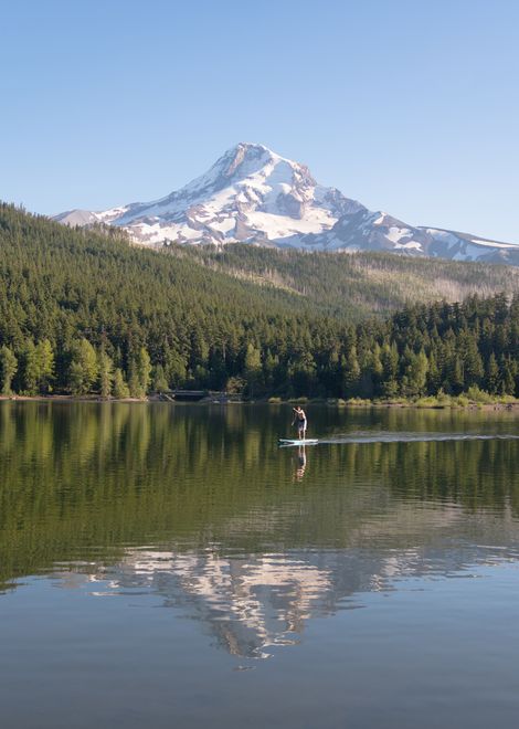 Stand up paddle boarding at laurance lake